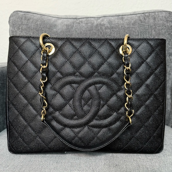 CHANEL Handbags - CHANEL GST caviar leather GHW shopping tote